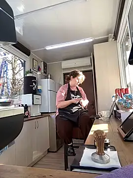 Snapshot of cinnabon_ chatting on 01-28-25, 11:49 cinnabon  online show from 01-28-25, 11:49