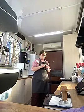 Snapshot of cinnabon_ chatting on 01-29-25, 11:41 cinnabon  online show from 01-29-25, 11:41