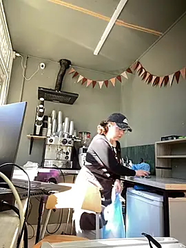 Snapshot of cinnabon_ chatting on 07-16-26, 12:24 cinnabon online show from 07-16-26, 12:24