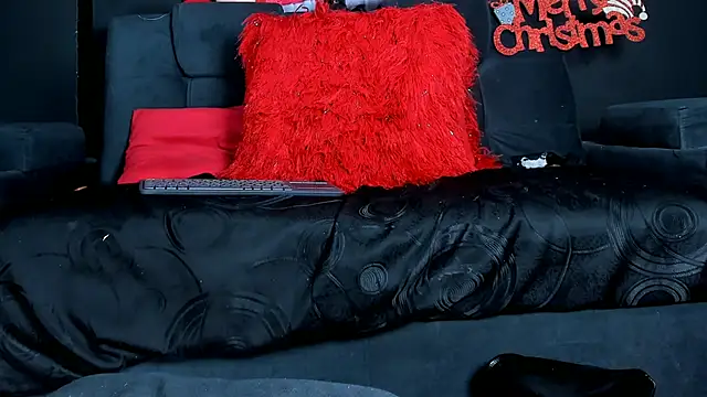 Snapshot of Coralinstone chatting on 12-30-24, 06:05 Coralinstone online show from 12-30-24, 06:05