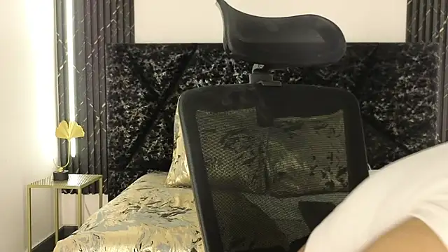 Emy leon online show from 11-24-25, 07:58