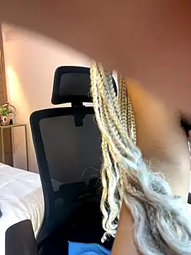 Emy leon online show from 11-14-25, 09:18