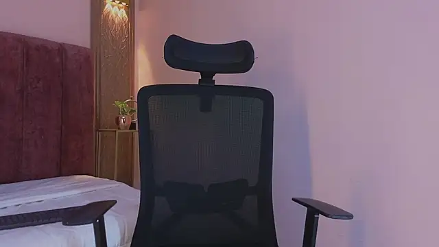 Emy leon online show from 11-16-25, 07:13