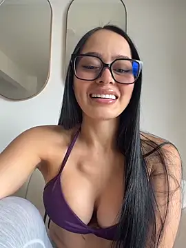 Snapshot of rubyhill_2711 chatting on 06-15-26, 05:12 rubyhill 2711 online show from 06-15-26, 05:12