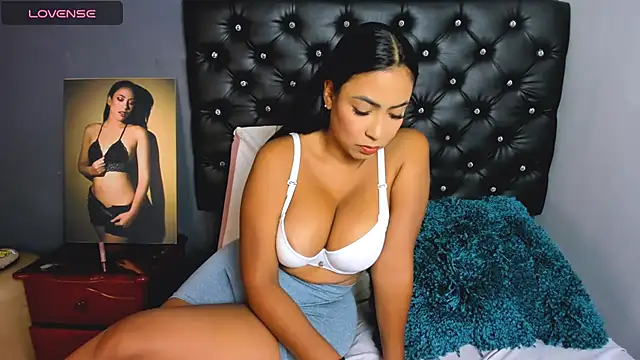 catalinamuss  online show from 05-12-26, 05:52