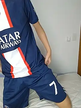 Snapshot of itsme_LEON chatting on 12-13-24, 01:12 itsme LEON online show from 12-13-24, 01:12