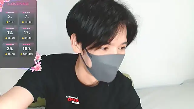 Snapshot of itsme_LEON chatting on 09-10-25, 01:10 itsme LEON online show from 09-10-25, 01:10