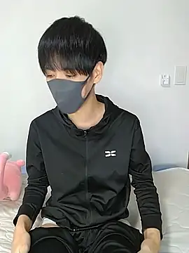 Snapshot of itsme_LEON chatting on 12-18-24, 01:12 itsme LEON online show from 12-18-24, 01:12