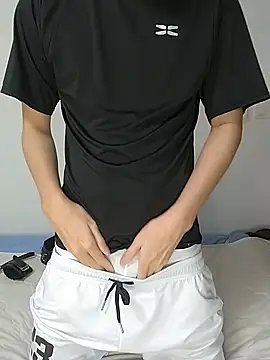 Snapshot of itsme_LEON chatting on 03-05-25, 01:06 itsme LEON online show from 03-05-25, 01:06