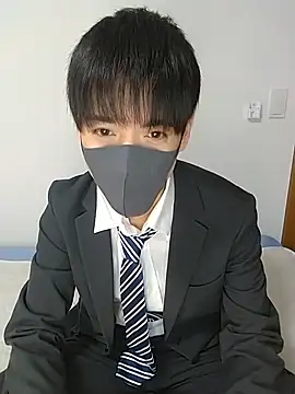 Snapshot of itsme_LEON chatting on 03-08-25, 01:14 itsme LEON online show from 03-08-25, 01:14