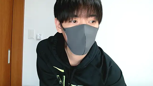 Snapshot of itsme_LEON chatting on 03-17-25, 01:08 itsme LEON online show from 03-17-25, 01:08