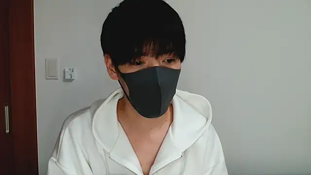 Snapshot of itsme_LEON chatting on 03-19-25, 01:51 itsme LEON online show from 03-19-25, 01:51