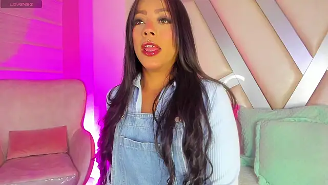 Amber villalobos  online show from 05-17-26, 04:45