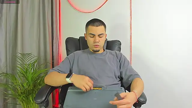 kalivan voinesscu online show from 10-13-25, 07:54