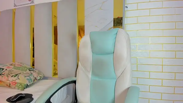 Lia Ashley online show from 11-28-25, 06:19