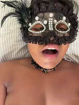 Bella Luna18 online show from 11-23-25, 08:41