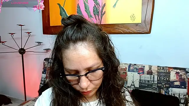 Snapshot of naihroby chatting on 10-18-25, 03:19 naihroby online show from 10-18-25, 03:19