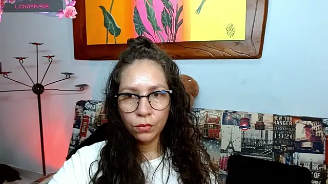 Snapshot of naihroby chatting on 10-14-25, 04:57 naihroby online show from 10-14-25, 04:57