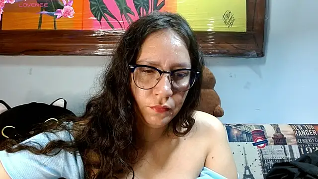 Snapshot of naihroby chatting on 09-17-25, 10:23 naihroby online show from 09-17-25, 10:23