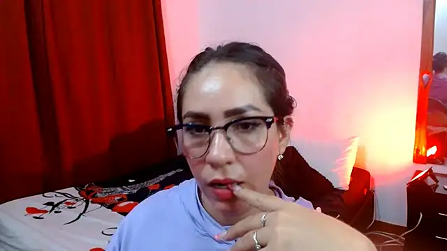 Snapshot of naihroby chatting on 02-19-25, 02:23 naihroby online show from 02-19-25, 02:23