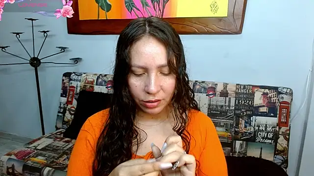 Snapshot of naihroby chatting on 10-02-25, 01:09 naihroby online show from 10-02-25, 01:09