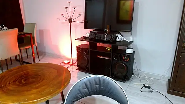 Snapshot of naihroby chatting on 09-23-25, 03:24 naihroby online show from 09-23-25, 03:24