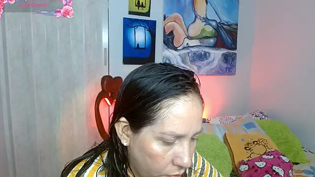 Snapshot of naihroby chatting on 10-15-25, 10:18 naihroby online show from 10-15-25, 10:18