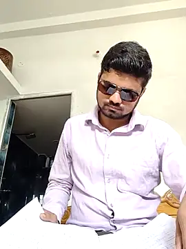 Ishan003 online show from 06-01-26, 04:24