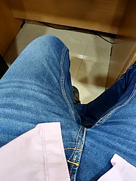 Ishan003 online show from 02-26-26, 01:49