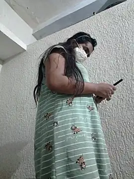 Priya Strip online show from 05-20-26, 01:35