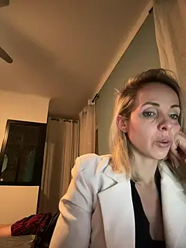 Snapshot of Annelibre chatting on 03-07-25, 09:59 Annelibre online show from 03-07-25, 09:59