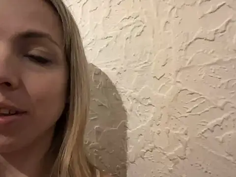 Snapshot of Annelibre chatting on 01-01-25, 09:41 Annelibre online show from 01-01-25, 09:41