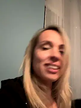 Snapshot of Annelibre chatting on 10-05-25, 09:38 Annelibre online show from 10-05-25, 09:38