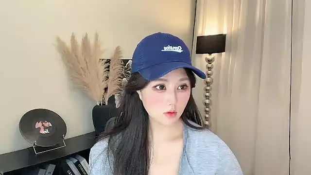 Strawberrybabyy1 online show from 03-17-25, 02:01