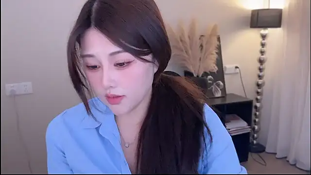 Strawberrybabyy1 online show from 11-22-25, 04:33