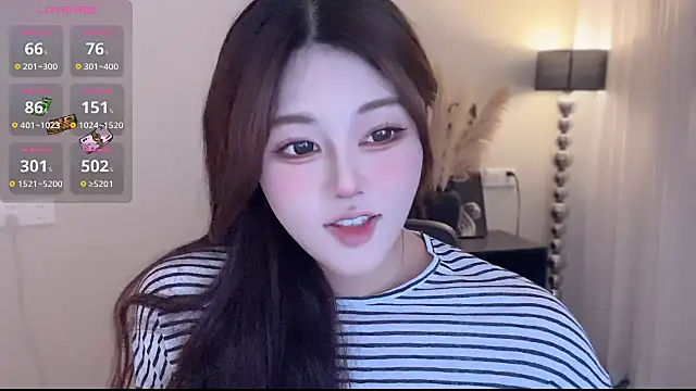 Strawberrybabyy1 online show from 01-13-26, 05:39