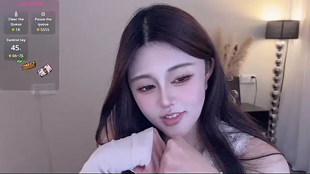 Strawberrybabyy1 online show from 01-05-26, 05:27