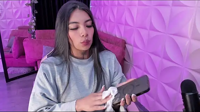 NattGomez online show from 09-22-25, 10:49