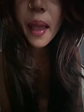 Snapshot of DiyAsingHh chatting on 02-14-26, 01:06 DiyAsingHh online show from 02-14-26, 01:06