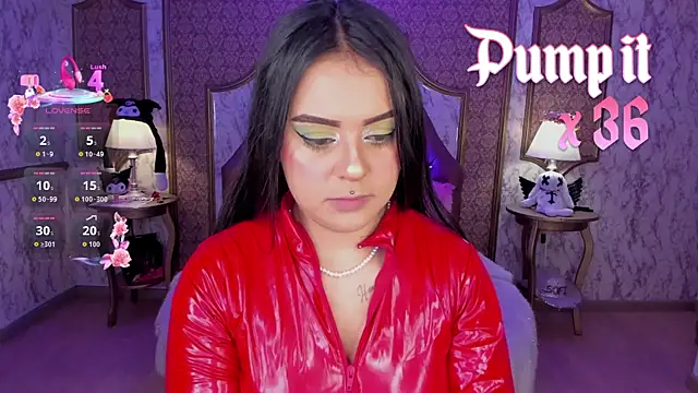SoffiQueen online show from 05-06-26, 01:37