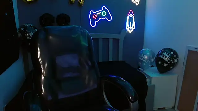 Snapshot of JackSwan18 chatting on 01-04-25, 07:13 JackSwan18 online show from 01-04-25, 07:13