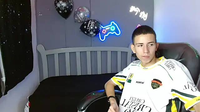 Snapshot of JackSwan18 chatting on 01-07-25, 12:31 JackSwan18 online show from 01-07-25, 12:31