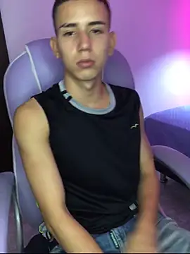 Snapshot of JackSwan18 chatting on 10-11-25, 03:18 JackSwan18 online show from 10-11-25, 03:18