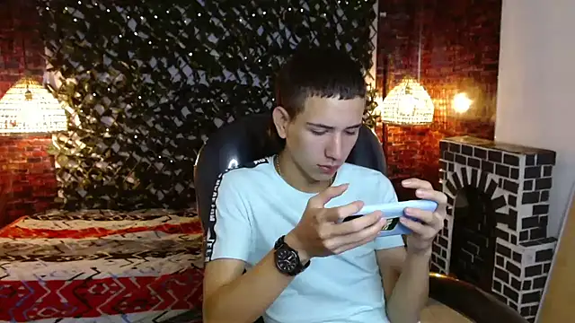 Snapshot of JackSwan18 chatting on 01-14-25, 01:06 JackSwan18 online show from 01-14-25, 01:06