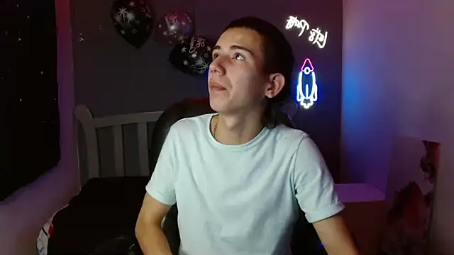 Snapshot of JackSwan18 chatting on 01-10-25, 12:36 JackSwan18 online show from 01-10-25, 12:36