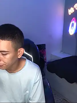 Snapshot of JackSwan18 chatting on 11-16-25, 02:00 JackSwan18 online show from 11-16-25, 02:00