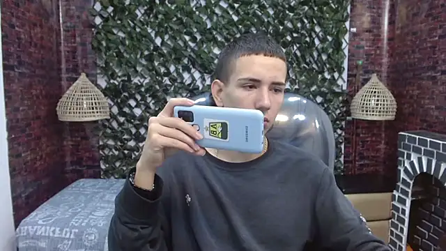 Snapshot of JackSwan18 chatting on 01-05-25, 12:42 JackSwan18 online show from 01-05-25, 12:42