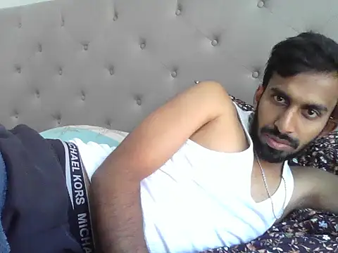 skinny  boy   online show from 11-14-25, 04:21