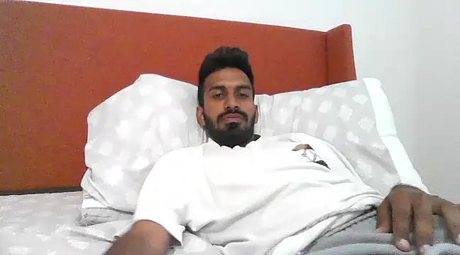 skinny  boy   online show from 02-19-25, 07:37