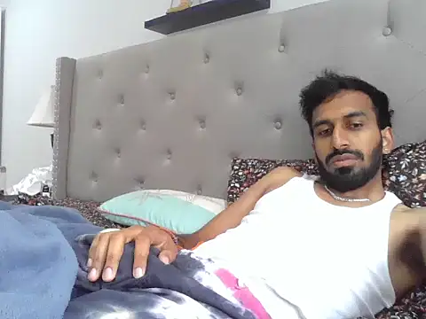 skinny  boy   online show from 11-13-25, 04:11